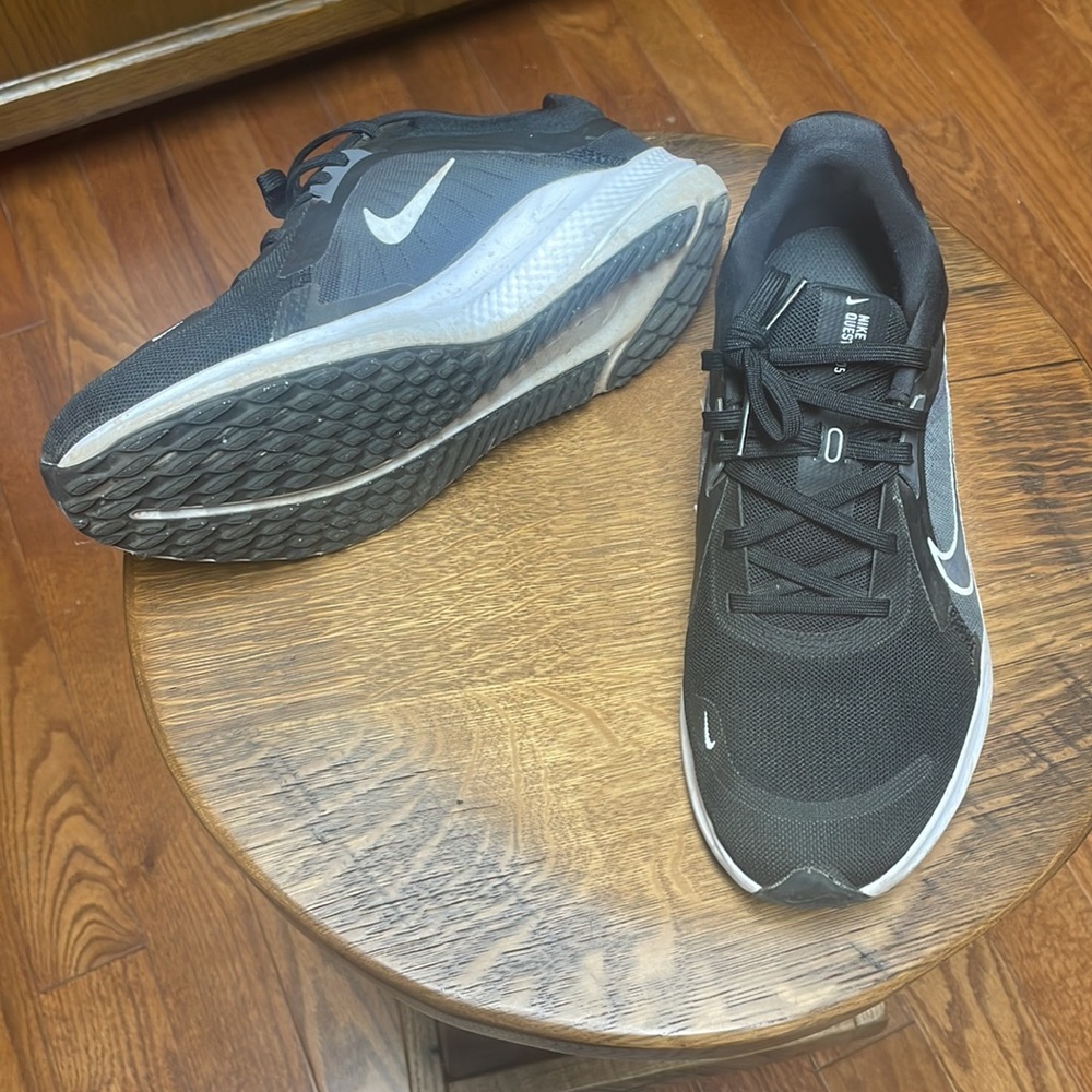 Nikes - Picture 3 of 3